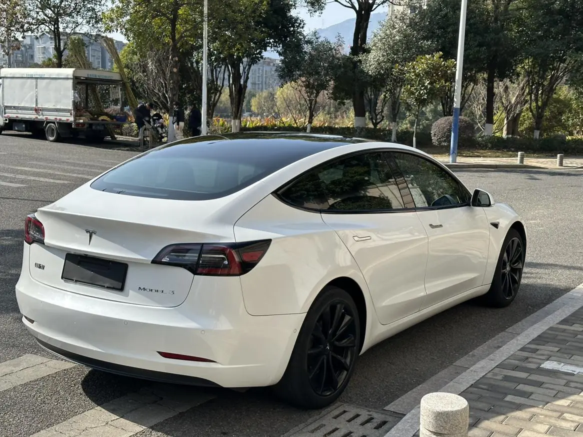 Tesla Model 3 Upgraded version of standard battery life rear drive