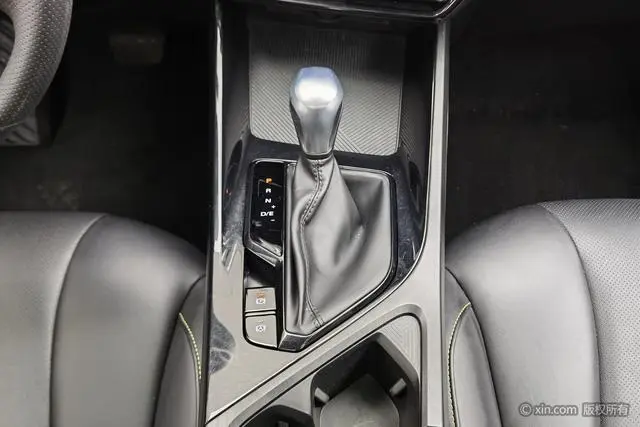 Roewe Roewe i5 1.5L CVT black gold version