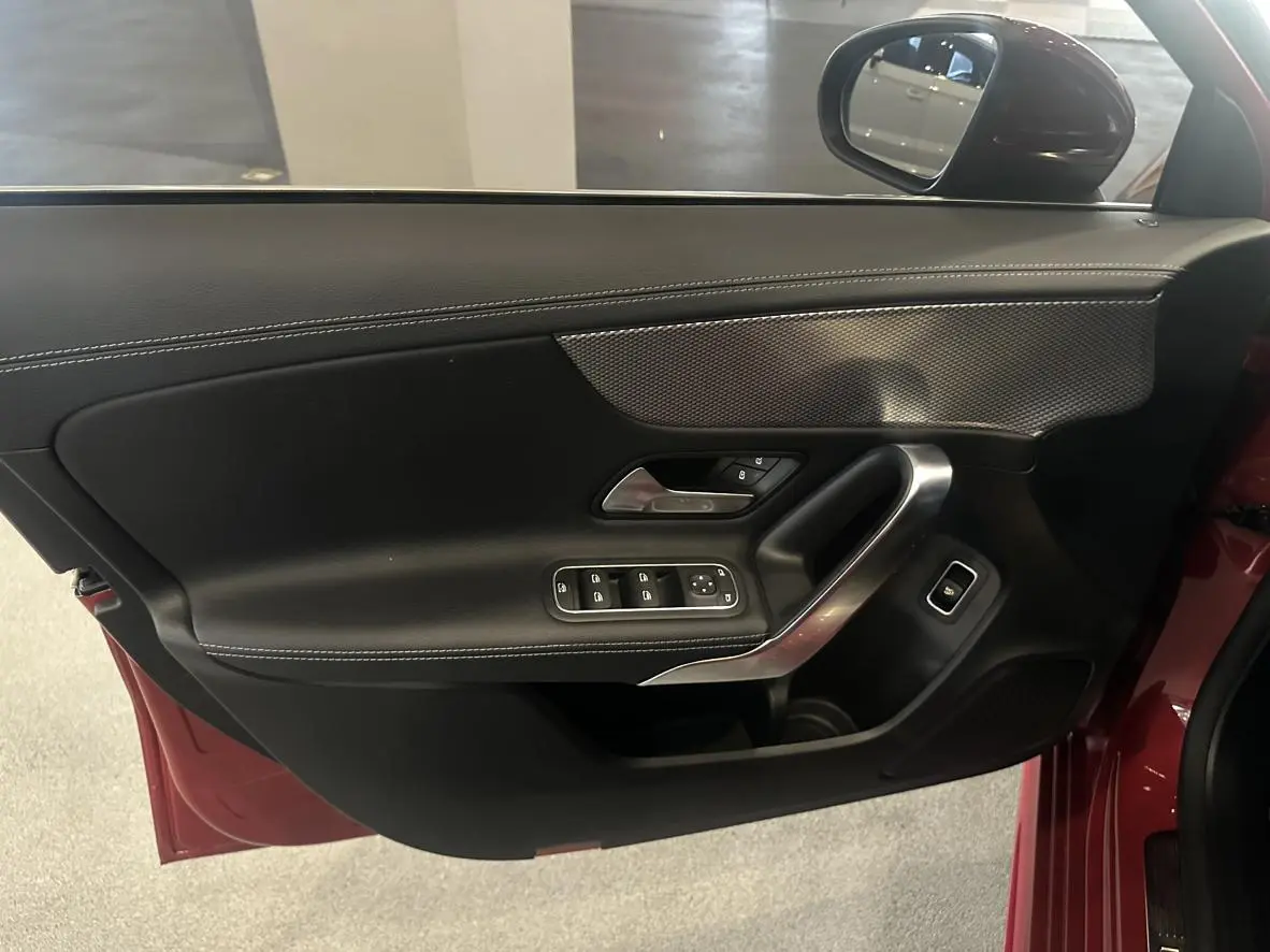 Mercedes-Benz Mercedes-Benz A-class Facelift A 180 L sports sedan