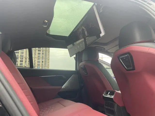 BMW BMW i5 eDrive40L M sports suit