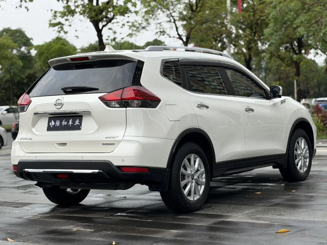 Nissan Qijun 2.0L CVT Zhilian seven-seater Comfort Edition 2WD