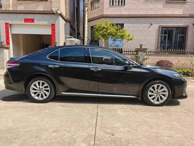 TOYOTA Camry 2.0G Deluxe Edition
