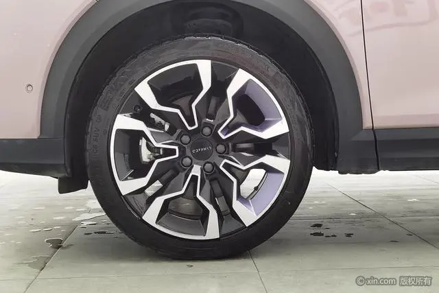 LYNK & CO Lynk 06 1.5T Shero Pink Special Edition