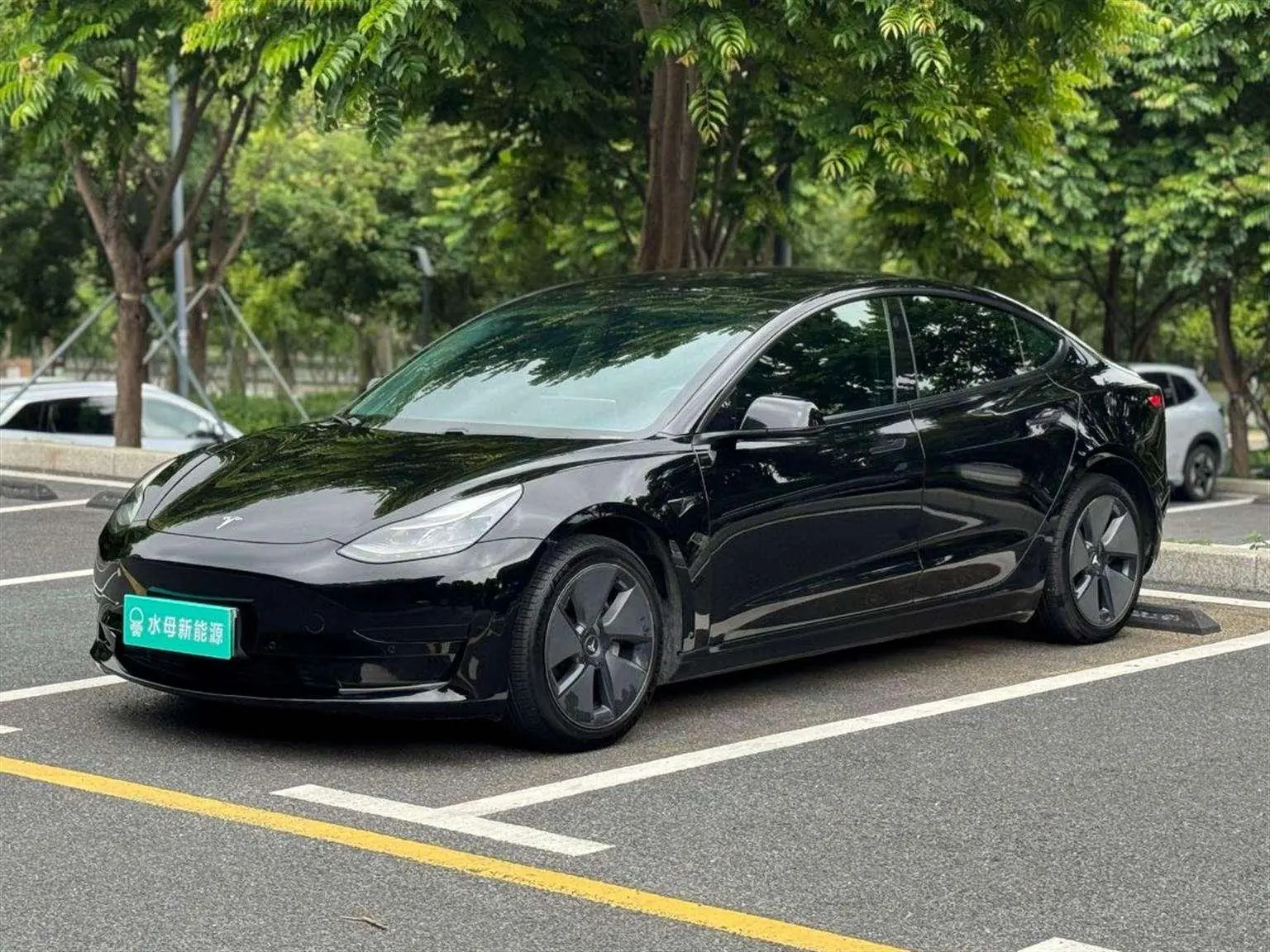 Tesla Model 3 Upgraded version of standard battery life rear drive