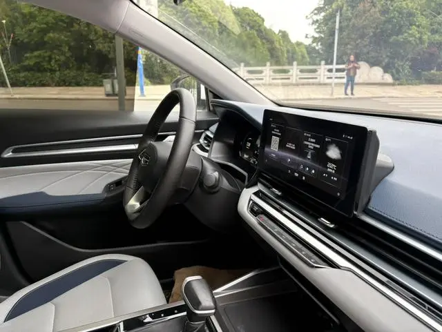 Geely Emgrand 4th generation 1.5L CVT luxury