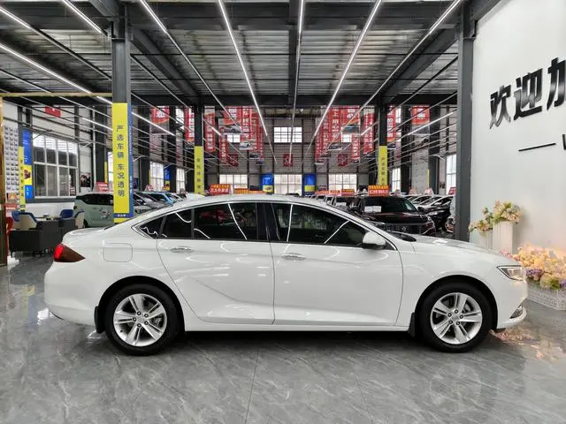 Buick Regal 20T Elite Country VI