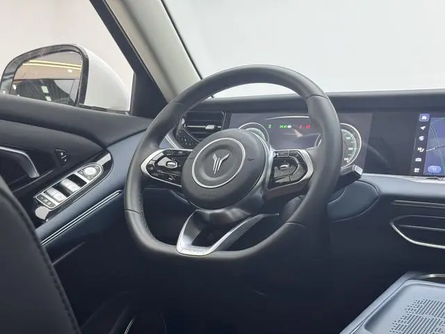 VOYAH Lan Tu FREE Ultra-long battery life smart driving version