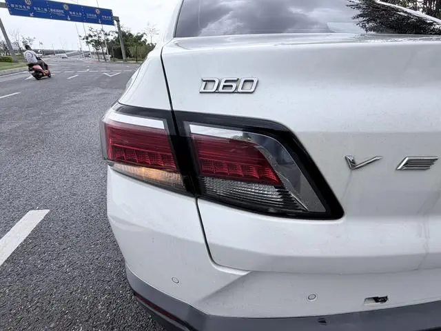 Venucia Qichen D60 1.6L XL CVT Zhilian Elite Edition (ISS)