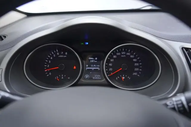 Kia Smart running 2.0L automatic two-wheel drive version GL