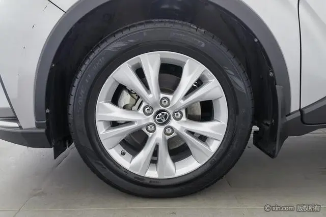 TOYOTA IZOA 2.0L Yixiang Edition