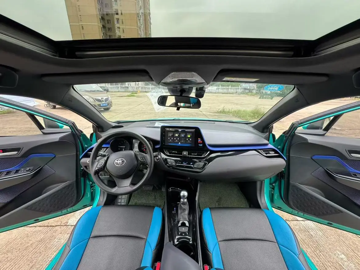TOYOTA Toyota C-HR 2.0L leading version Country V