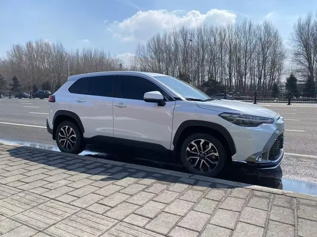 TOYOTA Fenglanda 2.0L CVT Deluxe PLUS Edition