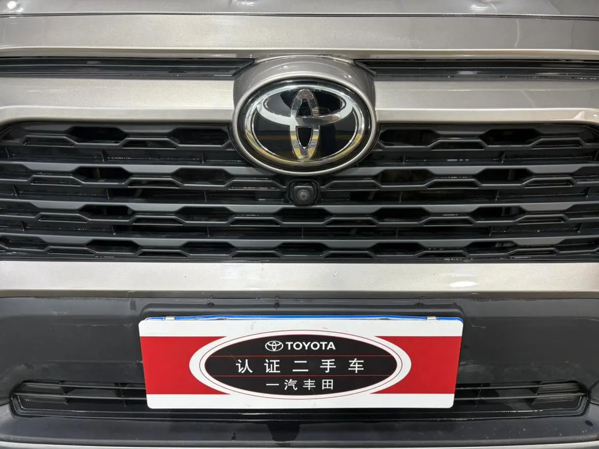TOYOTA RAV4 Rongfang 2.0L CVT two-wheel drive fashion version
