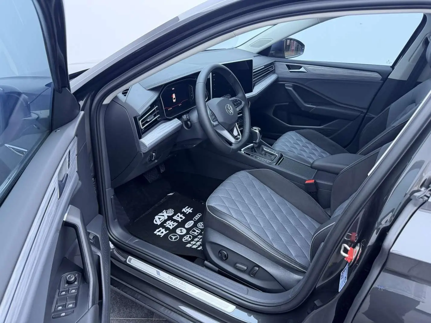 Volkswagen Sagitar 300TSI DSG Excellent Edition
