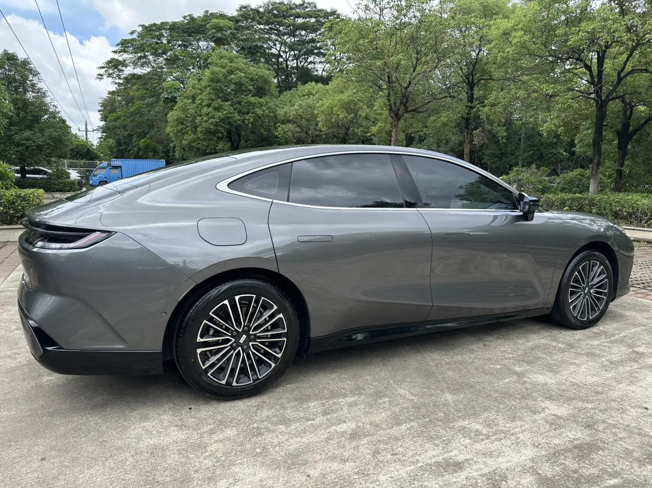 Geely Galaxy Galaxy Sparkle 8 PHEV 130km EM-i Premium Edition