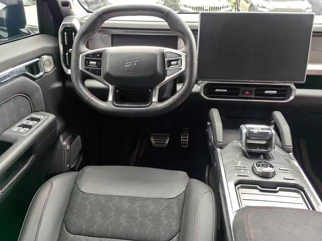 Chery Jetour Jet Traveler 2.0TD four-wheel drive through