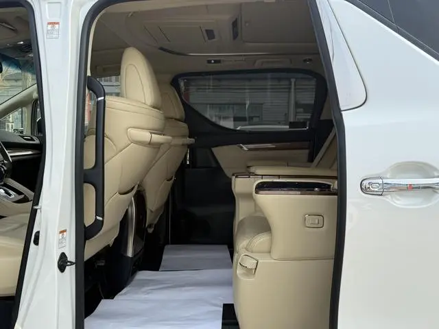 TOYOTA Elfa 3.5L Premium Edition