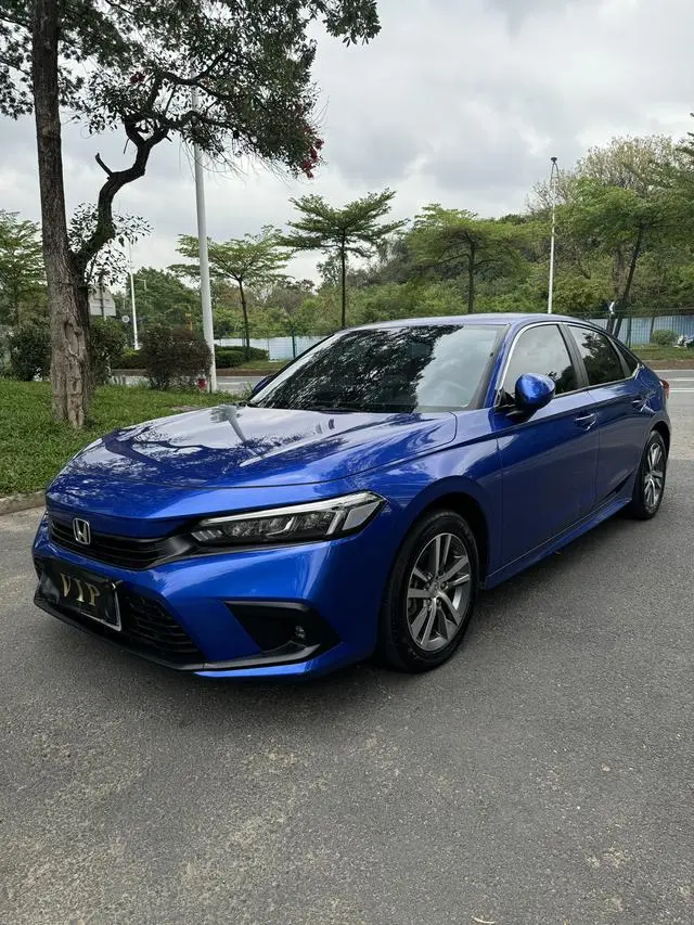 Honda Civic 240TURBO CVT Momentum Edition