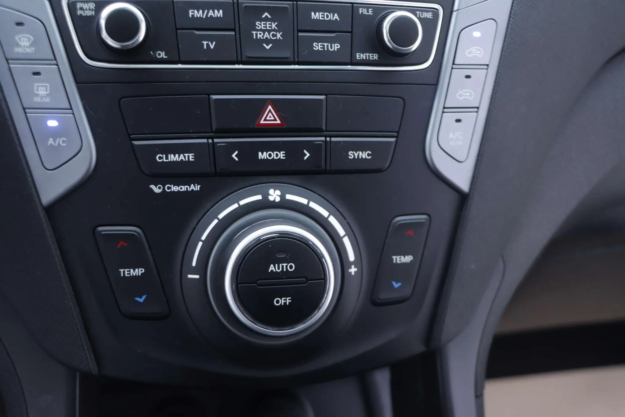 Hyundai Shengda 2.0T automatic four-wheel drive intelligent 7-seater