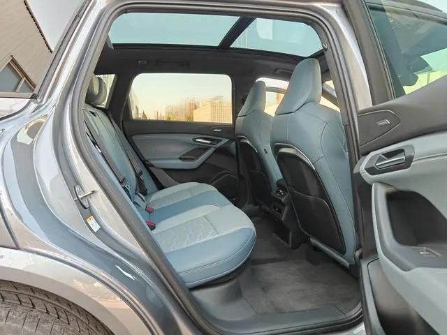Audi Audi Q6L e-tron First pilot version
