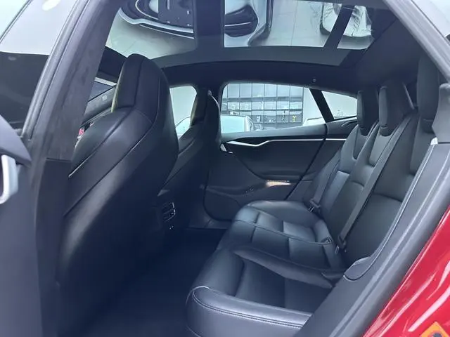 Tesla Model S 75D Standard battery life version