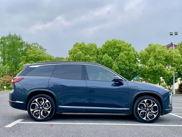 NIO NIO ES8 580KM base version six seats