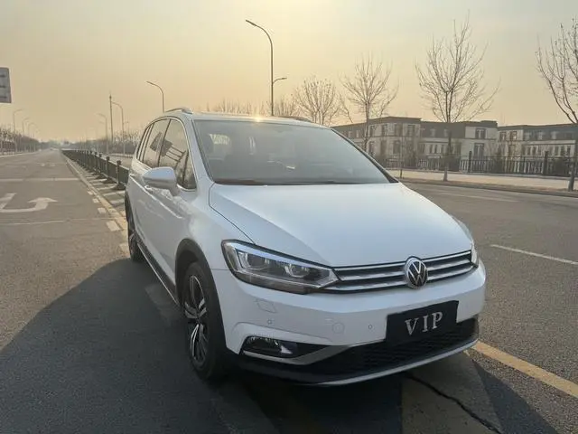 Volkswagen Touran L 280TSI DSG Extension Edition 7 seats