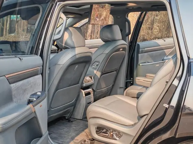 Dongfeng eπ eπ008 210Max extended range version 6 seats