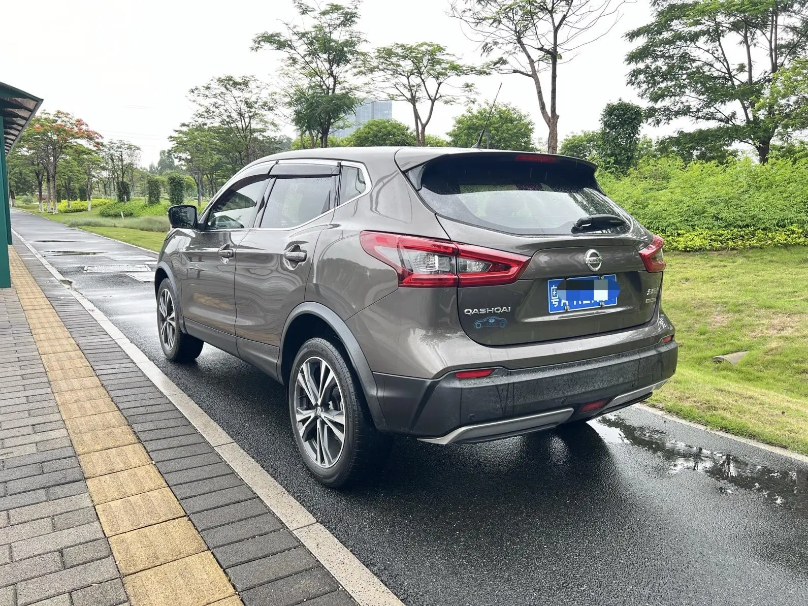 Nissan Qashqai 2.0L CVT Deluxe Edition