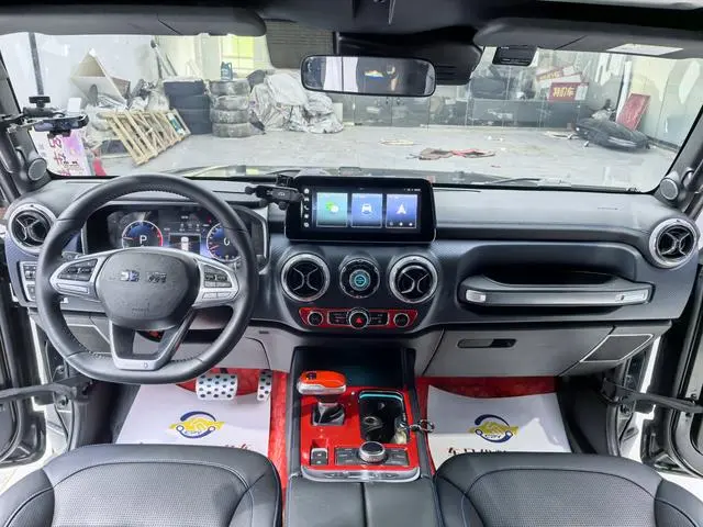 Beijing Beijing off-road BJ40 2.0D automatic four-wheel drive blade Hero version knight type