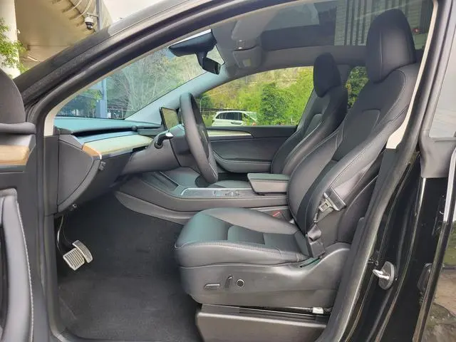 Tesla Model Y Facelifted rear-wheel drive version