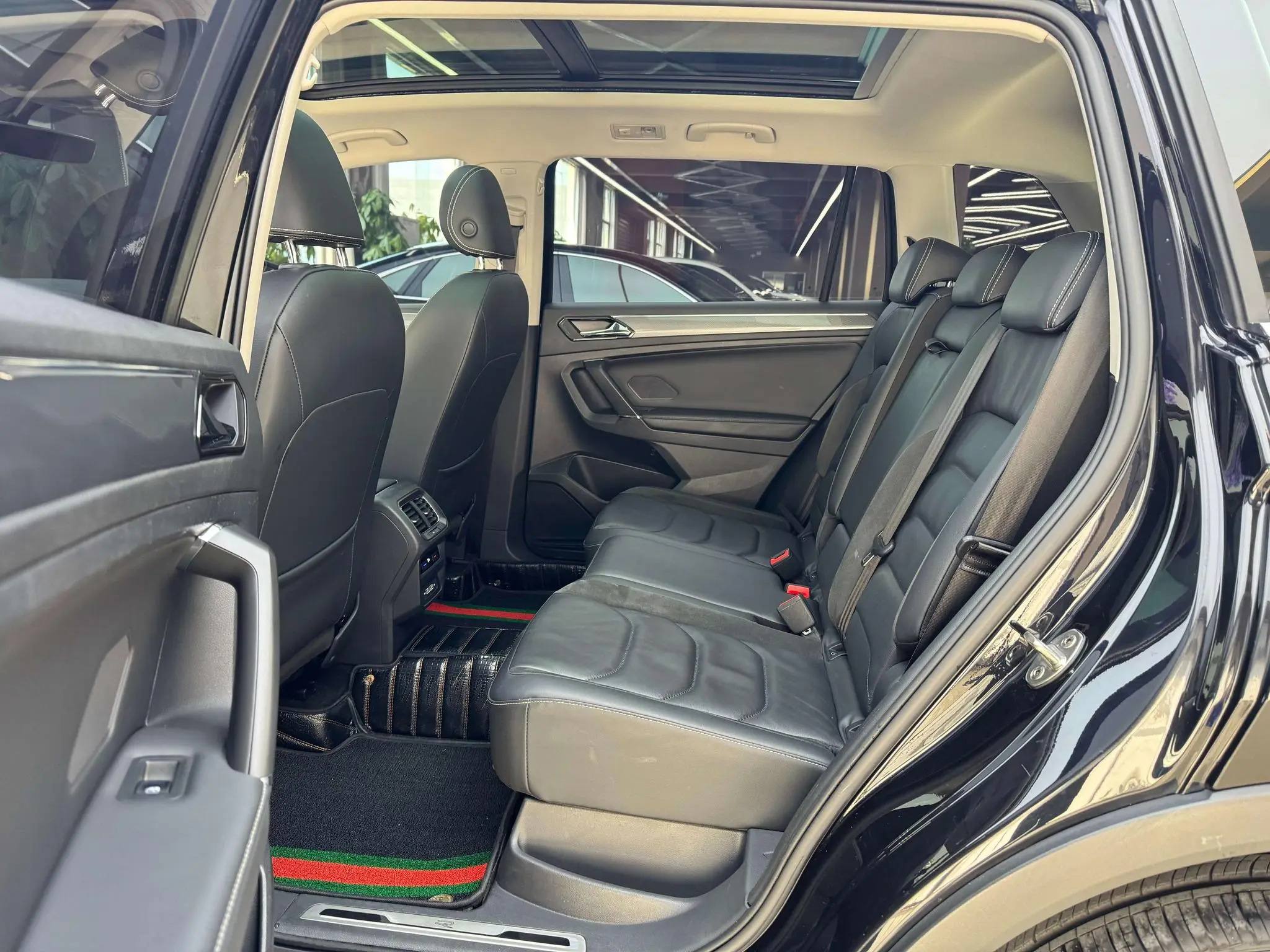 Volkswagen Tiguan L 330TSI automatic two-wheel drive R-Line Premium edition