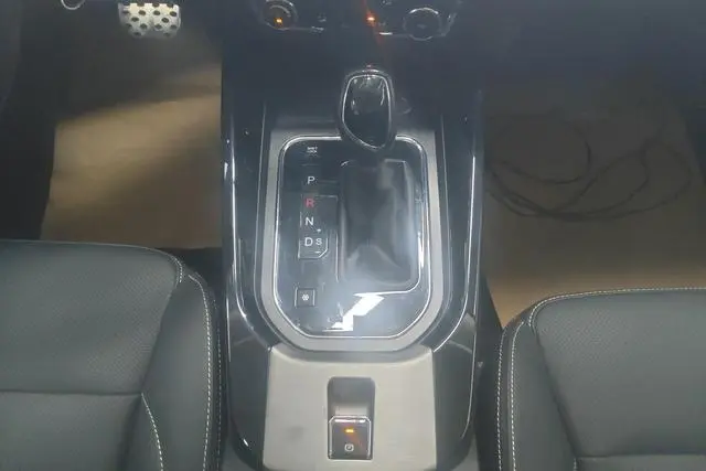 Dongfeng Fengguang Scenery S560 1.8L CVT Elite 7-seater country VI