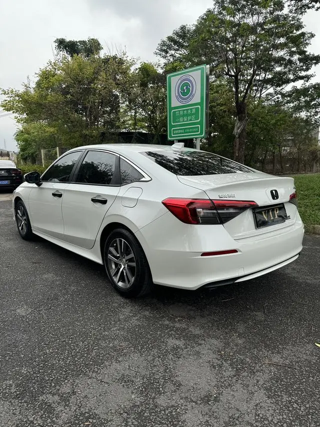 Honda Civic 240TURBO CVT Momentum Edition