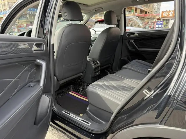 Volkswagen Tiguan L 330TSI two-wheel drive R-Line Premium edition