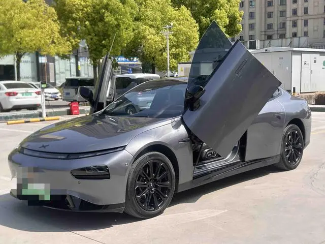 Xpeng Xiaopeng P7 562E Pengyi Performance Edition