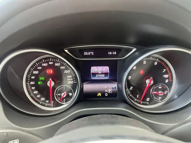 Mercedes-Benz Mercedes-Benz CLA CLA 220 4MATIC