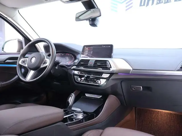 BMW BMW X4 xDrive25i M sports suit