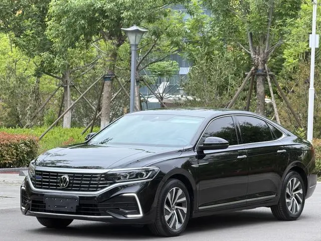 Volkswagen Passat PHEV 430PHEV Hybrid Deluxe Edition