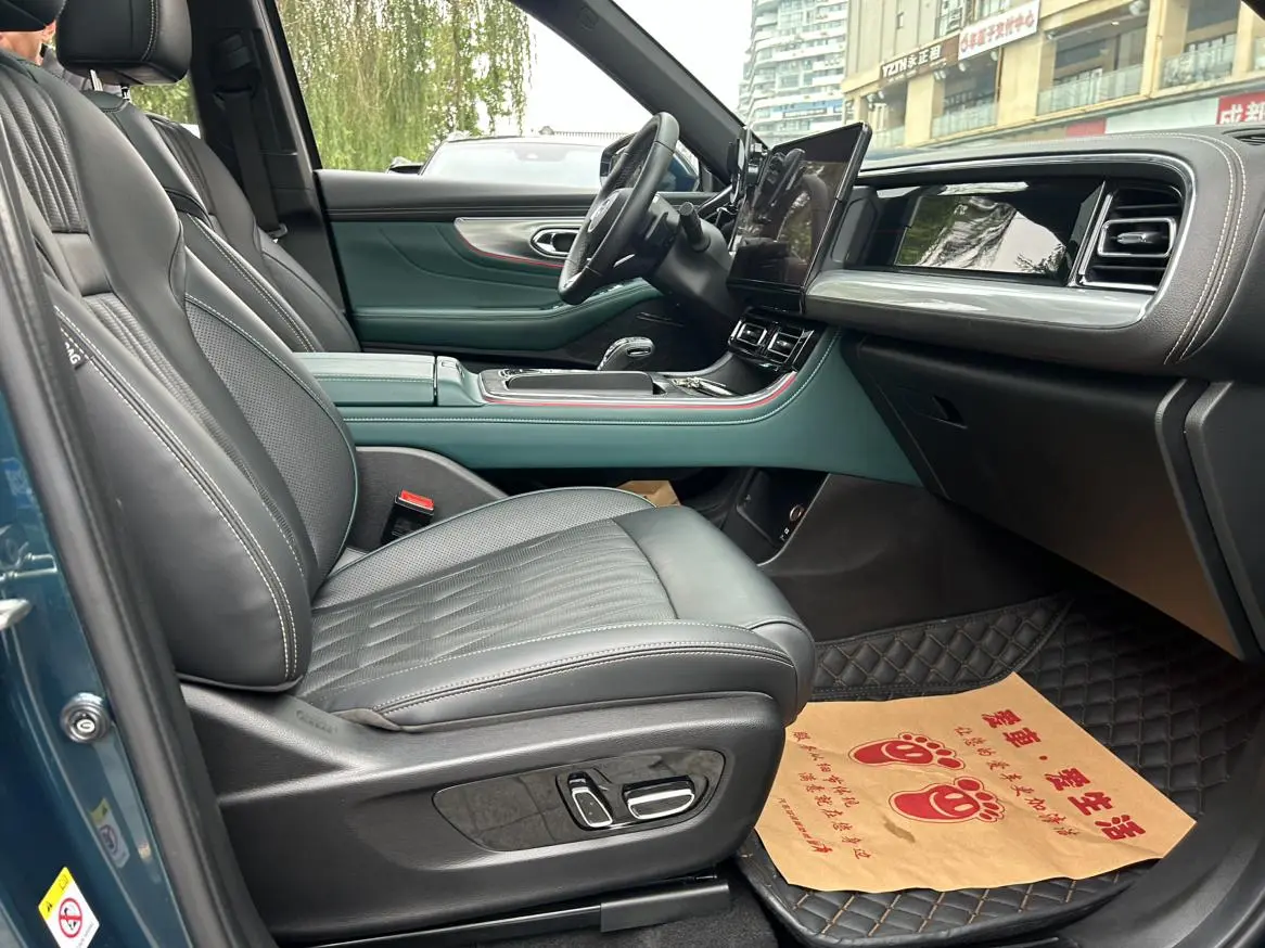 GAC Trumpchi GS8 Pilot Series 2.0 TGDI Two-wheel drive Exclusive Edition 7 seats