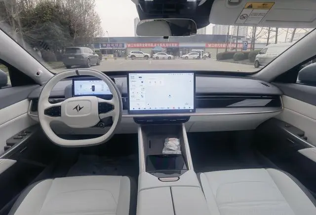 Dongfeng eπ eπ007 Pure electric 540 four-wheel drive Max version
