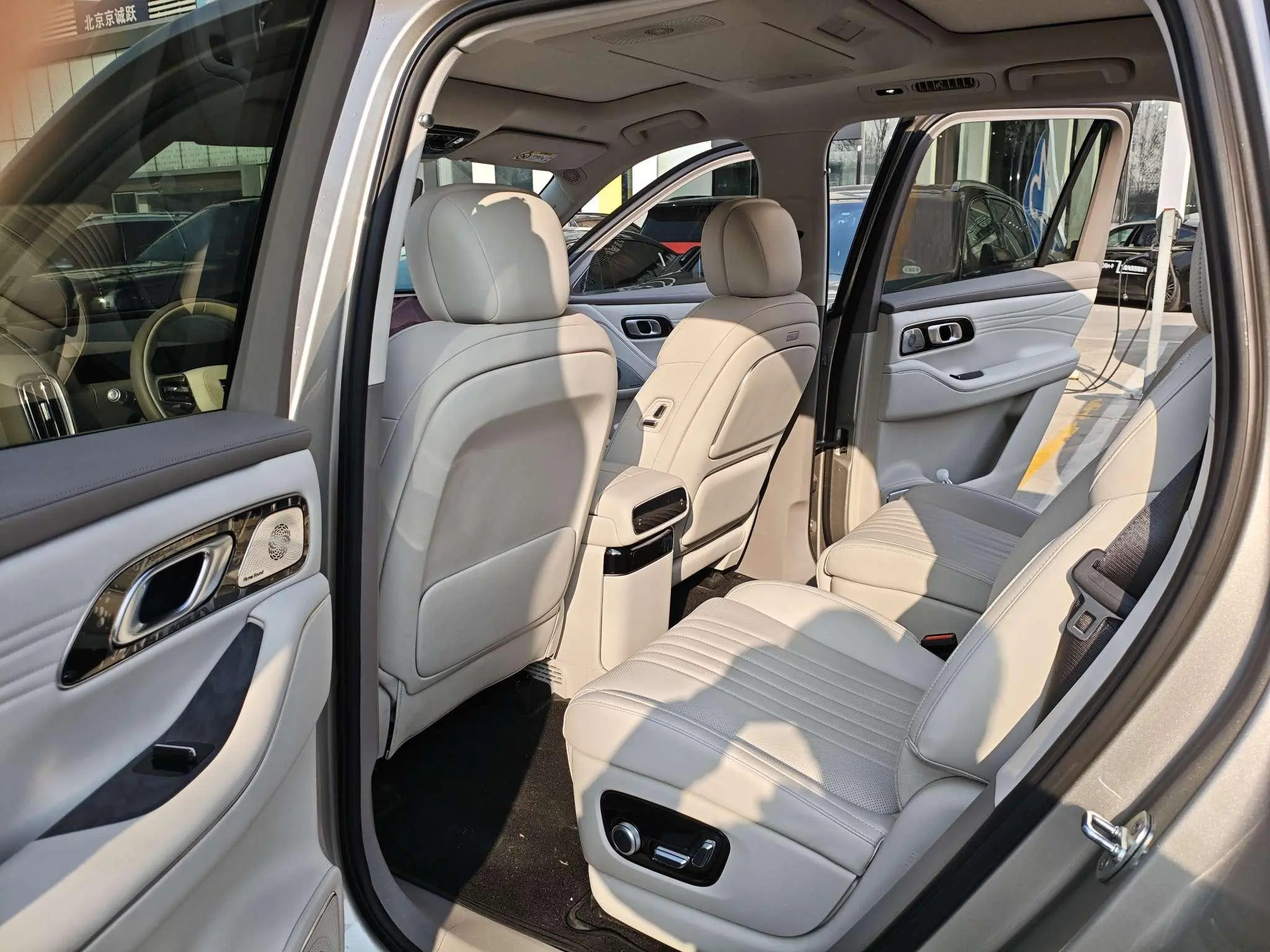 Geely Galaxy Galaxy M9 210km four-wheel drive pilot version
