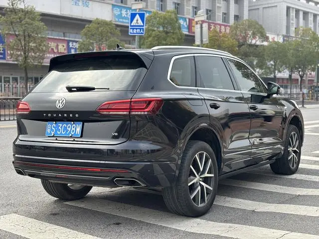 Volkswagen Touareg 3.0 TSI Sharp Front Version Country V