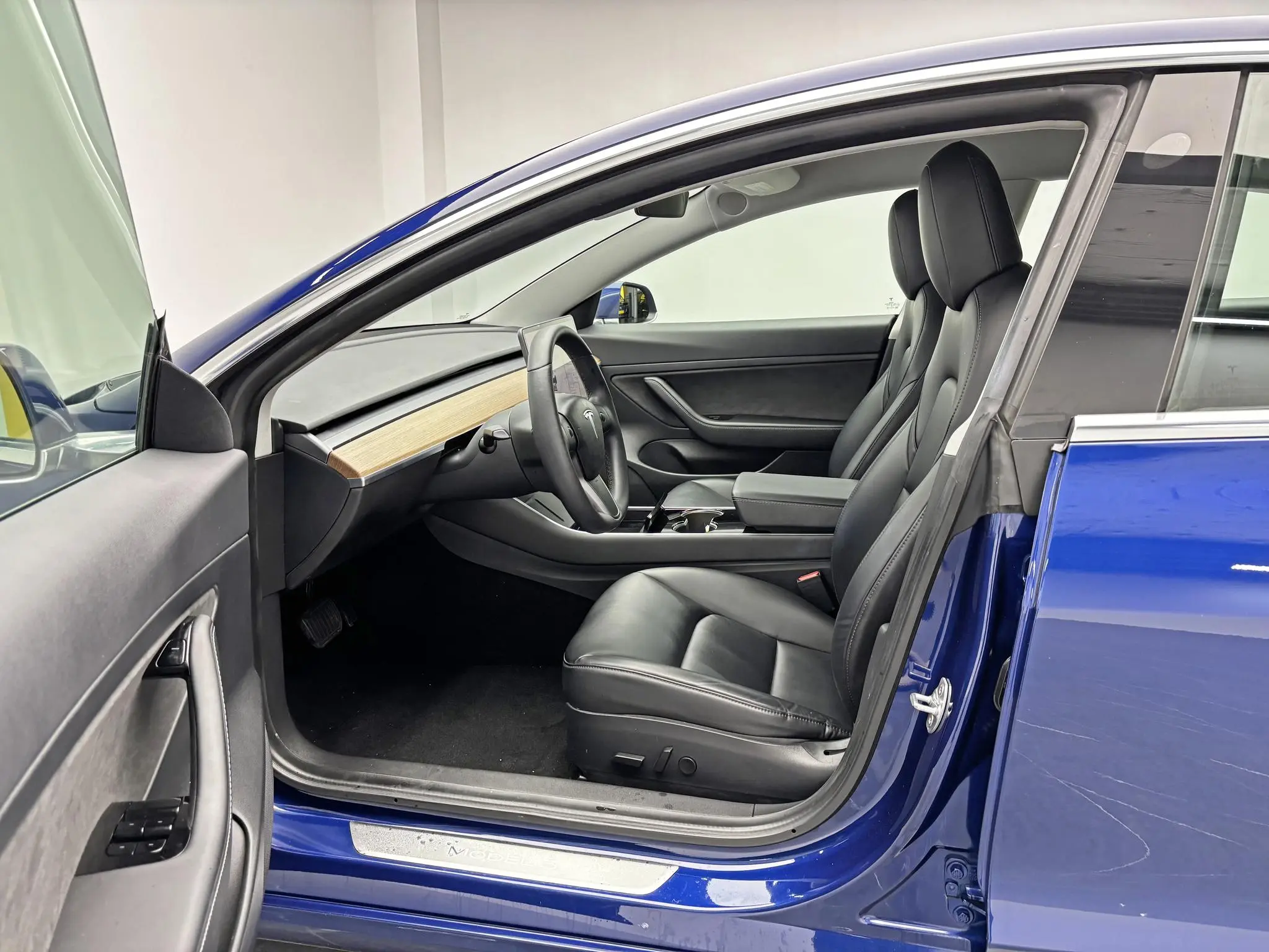 Tesla Model 3 Upgraded version of standard battery life rear drive