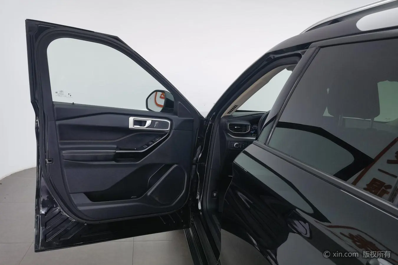 Ford Explorer EcoBoost 285 rear drive Fashion Edition 7 seats