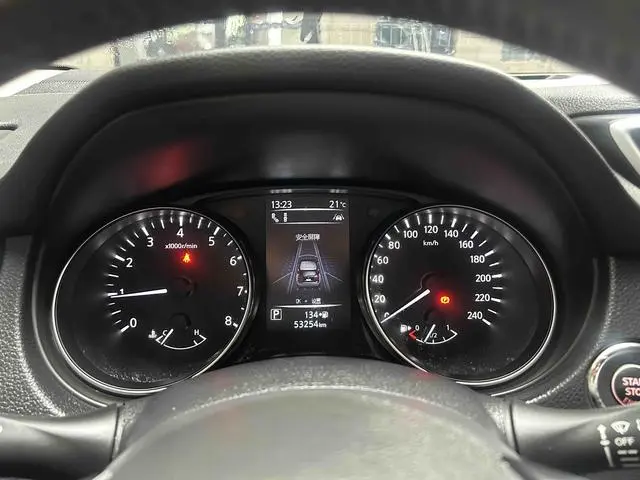 Nissan Qashqai 2.0 L XV Prem Deluxe Edition