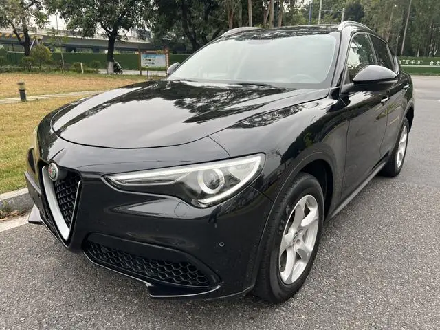 Alfa Romeo Stelvio 2.0T 200HP Elite Edition
