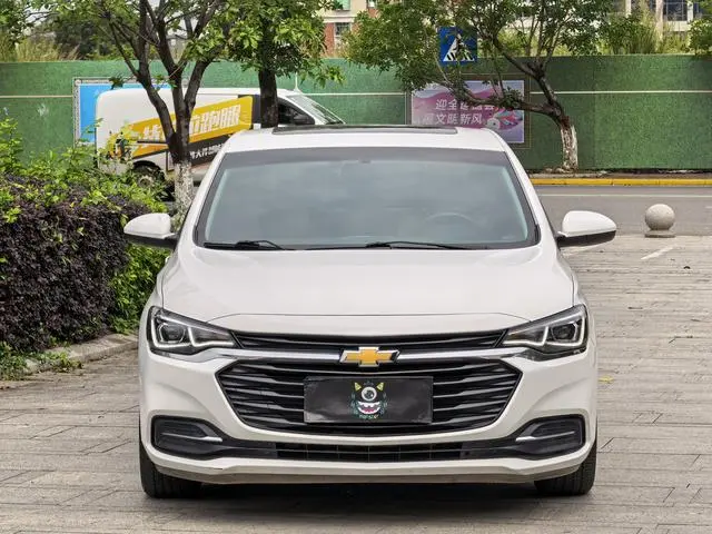 Chevrolet Cruze 320 automatic Enjoy Skylight version