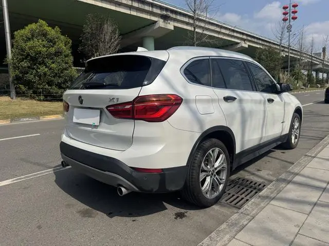 BMW BMW X1 sDrive20Li leading type