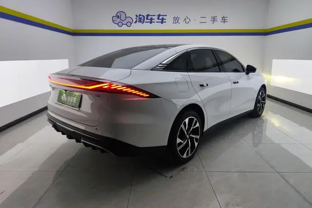 Geely Galaxy Galaxy L6 1.5T DHT 125km Starship